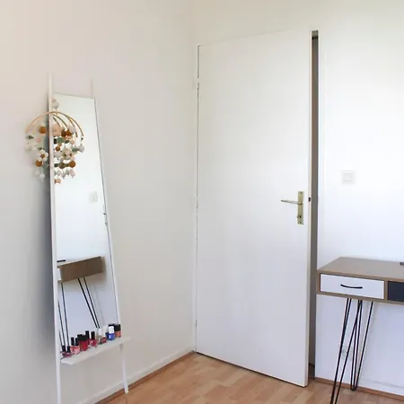 Apartment 1 Bedroom With Garden *