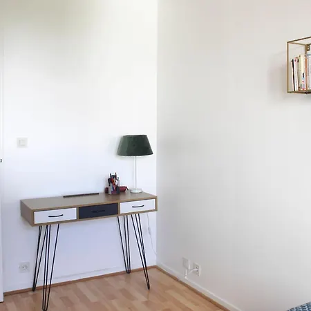1 Bedroom With Garden Apartment *