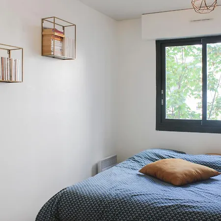 1 Bedroom With Garden * Asnieres-sur-Seine