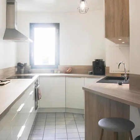 Apartment 1 Bedroom With Garden *