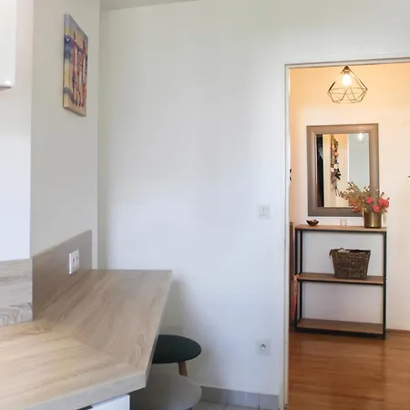 1 Bedroom With Garden Apartment