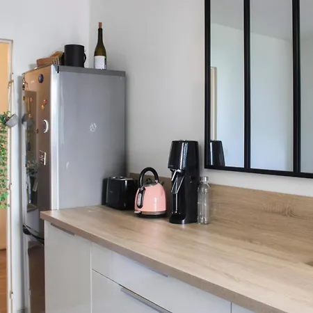 1 Bedroom With Garden Asnieres-sur-Seine